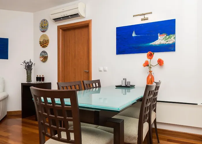 Irisa Art 公寓 马卡尔斯卡