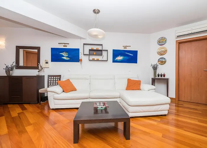 Irisa Art 公寓 马卡尔斯卡