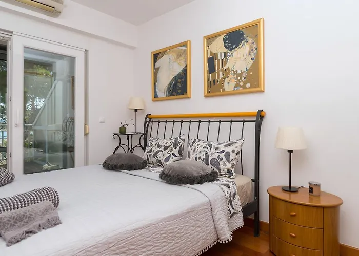 Irisa Art Apartment