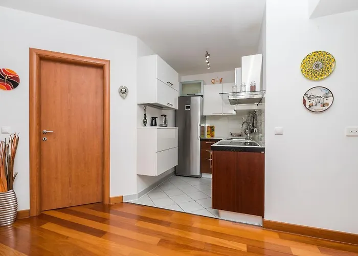 Irisa Art Apartment