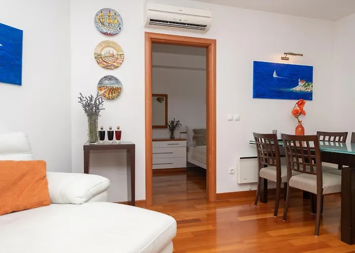 Irisa Art Apartment