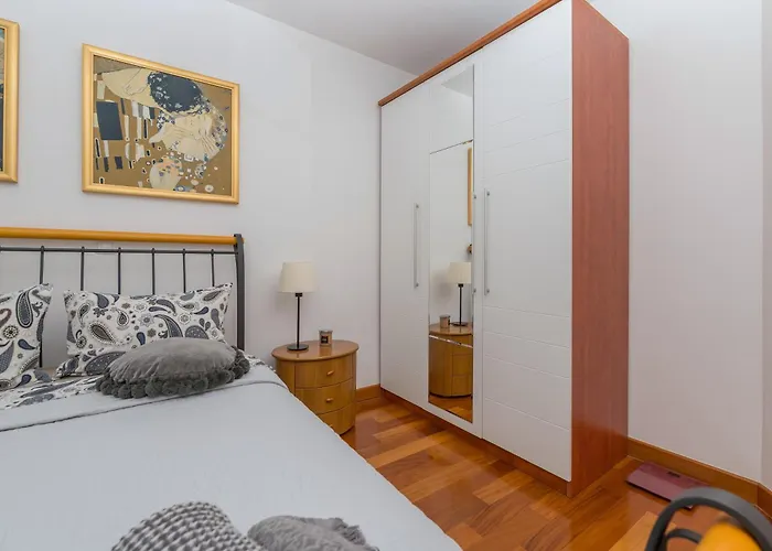 Irisa Art Apartment