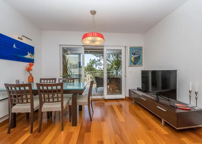 Irisa Art Apartment